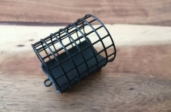 Кормушка фидерная